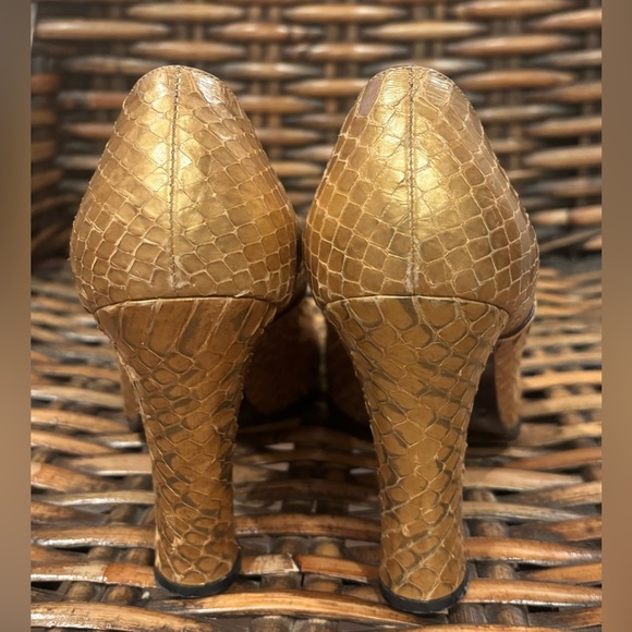 Casadei Gold Textured Heels in size 7 - Picture 4 of 13